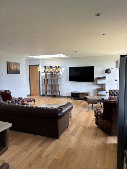 Luxurious, Unique & Elegant Cottage with Hot Tub Apartment in Scotland