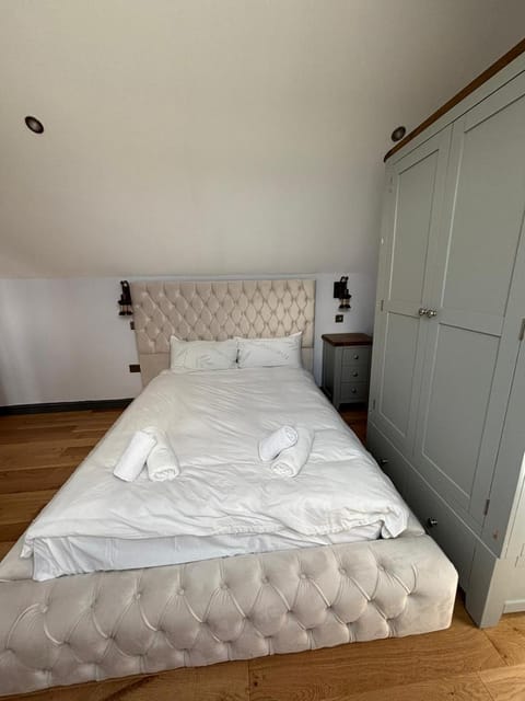 Luxurious, Unique & Elegant Cottage with Hot Tub Apartment in Scotland