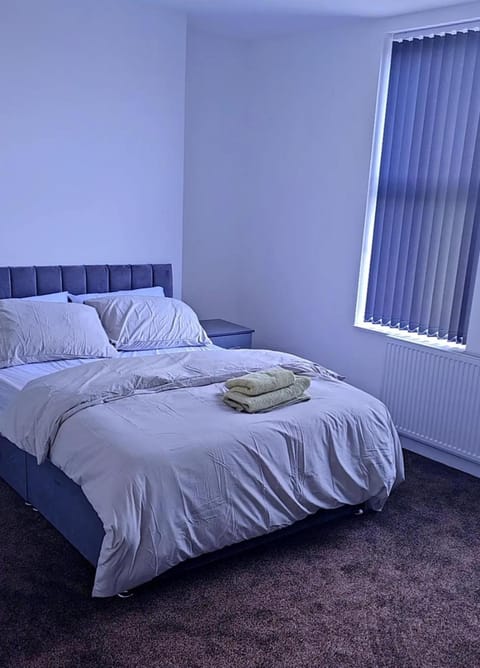 Dress To Impress 3 Apartment in Leeds