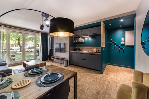 Kitchen or kitchenette, Living room