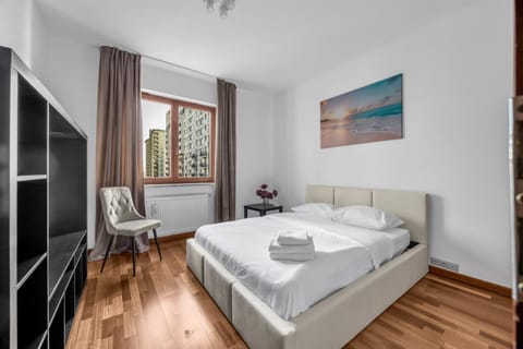 Bed, Seating area