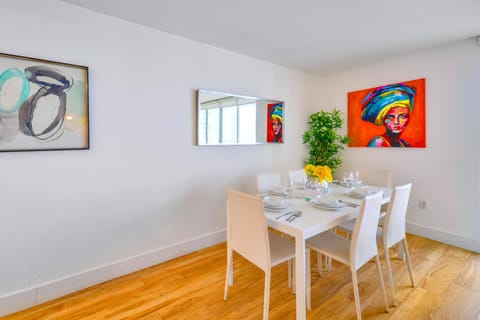 Seating area, Dining area