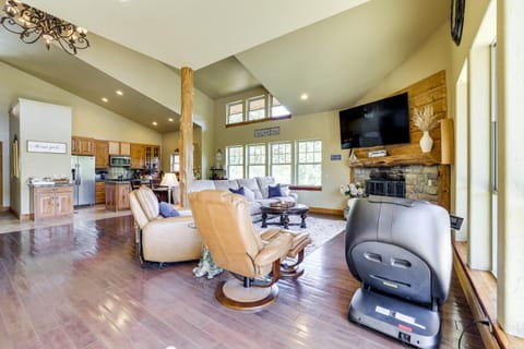 Grand Lake Waterfront Getaway with Boat Slip! House in Lake O The Cherokees