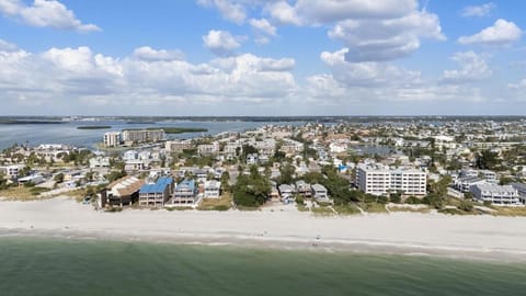 Ocean View-Private Pool-Large Rooftop Deck House in Madeira Beach