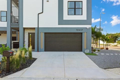 Ocean View-Private Pool-Large Rooftop Deck House in Madeira Beach