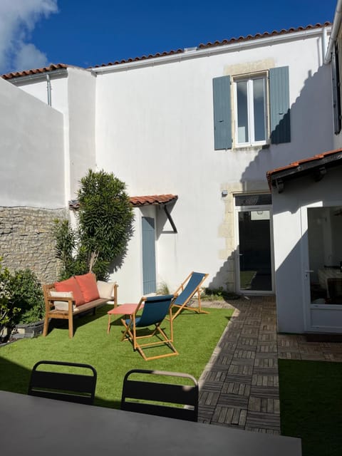 Property building, Patio, Garden, Garden view, sunbed