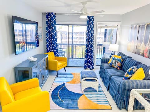 Communal lounge/ TV room, TV and multimedia, Living room, Seating area