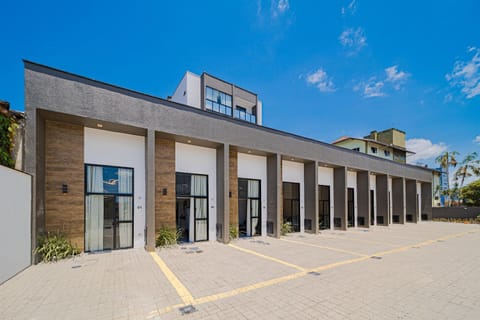 Facade/entrance, Seasons