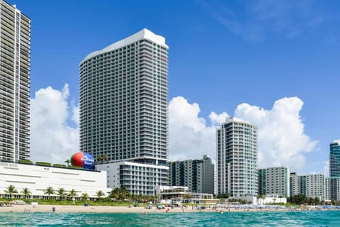 Property building, Day, Natural landscape, Beach, Evening entertainment, City view, Sea view