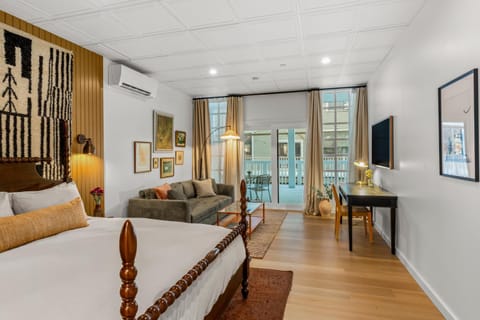 TV and multimedia, Balcony/Terrace, Living room, Photo of the whole room, Seating area, Bedroom, air conditioner
