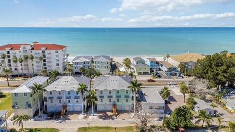 Spacious 4BR-3BA Townhouse Steps from the Beach House in Indian Shores
