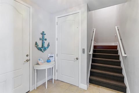 Spacious 4BR-3BA Townhouse Steps from the Beach House in Indian Shores