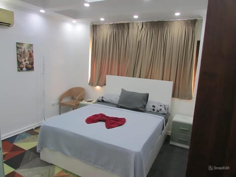 Bed, Photo of the whole room, Bedroom, air conditioner
