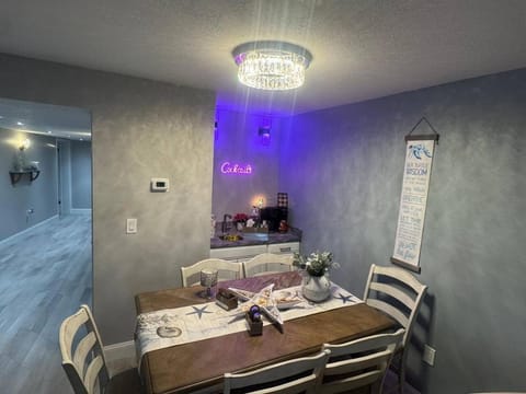 BEACHFRONT OCEANVIEW BALCONY GAMES POOL 75 TV Apartment in Cocoa Beach