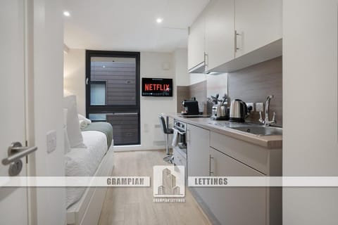 Coffee/tea facilities, Kitchen or kitchenette, oven, toaster