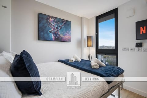 Bed, TV and multimedia, Bedroom, towels