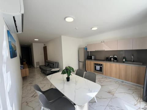 Family Friendly 2 Bedroom Apartment - By HostMT Apartment in Saint Paul's Bay