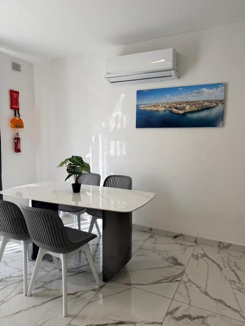 Family Friendly 2 Bedroom Apartment - By HostMT Apartment in Saint Paul's Bay