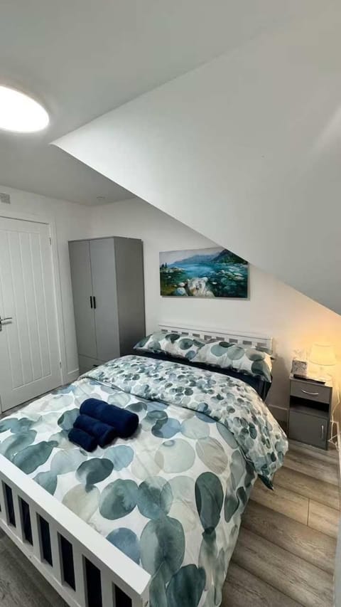 Bed, Photo of the whole room, Bedroom, wardrobe