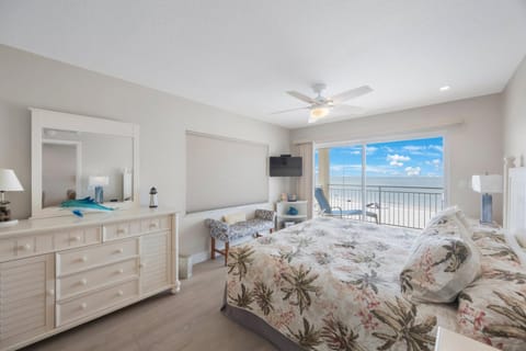 Beach Front Corner Unit - #309 Madeira Norte Apartment in Madeira Beach