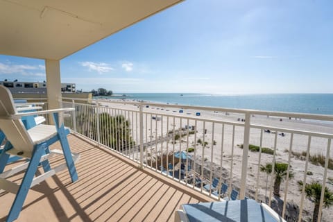 Beach Front Corner Unit - #309 Madeira Norte Apartment in Madeira Beach