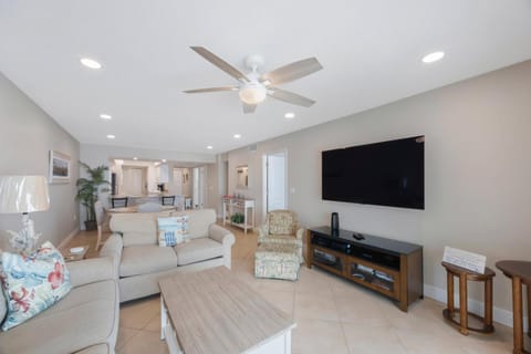 Beach Front Corner Unit - #309 Madeira Norte Apartment in Madeira Beach