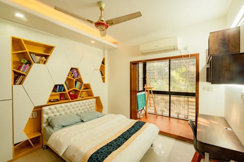 Bed, Photo of the whole room, Bedroom, air conditioner
