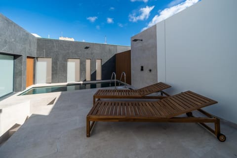 Balcony/Terrace, Swimming pool, Swimming pool, sunbed