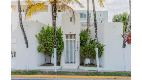 Property building, Facade/entrance, Day