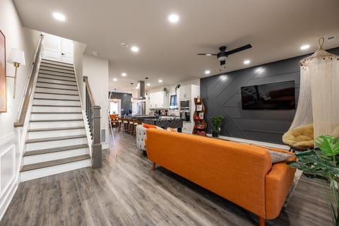 TV and multimedia, Living room, Seating area