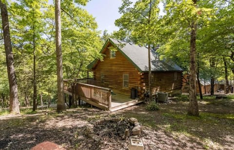 Table Rock Lake Cabin - The Oaks #5 with Lake Access & Hot Tub Cabin in Shell Knob