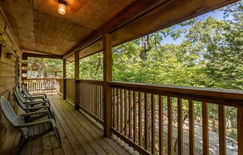 Table Rock Lake Cabin - The Oaks #5 with Lake Access & Hot Tub Cabin in Shell Knob
