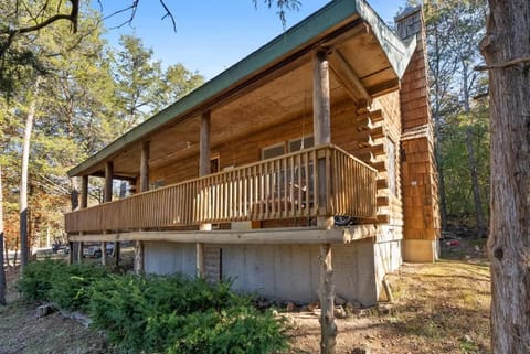 Table Rock Lake Cabin - The Cedars #1 with Lake Access Hot Tub Outdoor Pool Cabin in Shell Knob