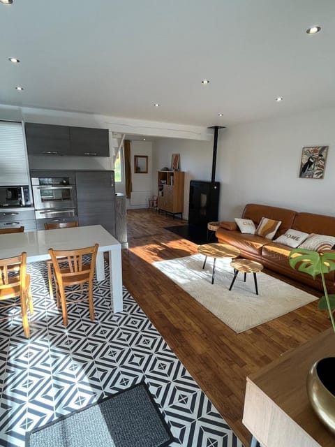 Kitchen or kitchenette, Seating area, Dining area, oven, stove