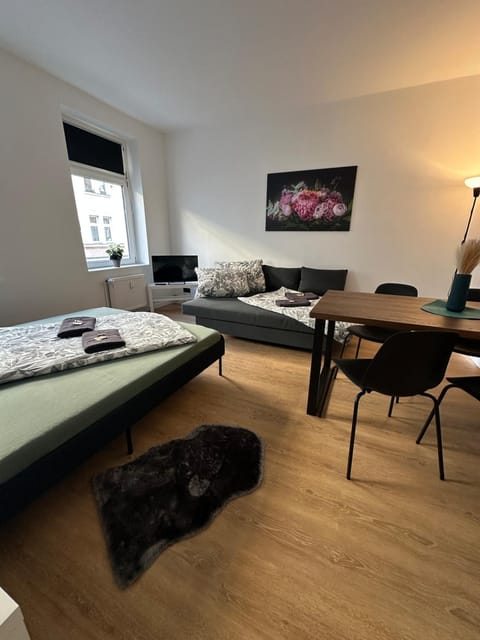 Bed, TV and multimedia, Living room, Photo of the whole room, Bedroom