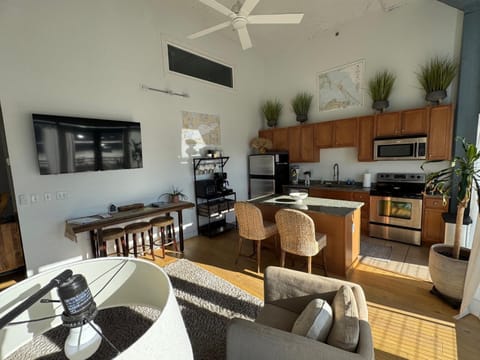 Downtown Condo 5 Minutes to Cedar Point House in Sandusky