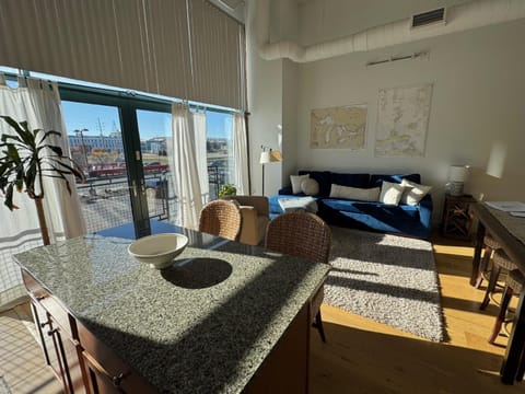 Downtown Condo 5 Minutes to Cedar Point House in Sandusky