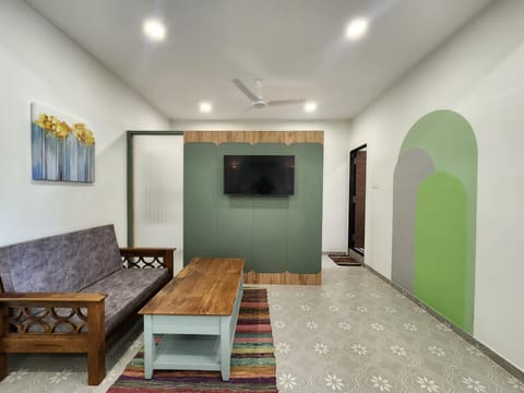 TV and multimedia, Living room, Seating area, Evening entertainment