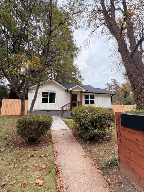 The Airport Hideaway House in College Park