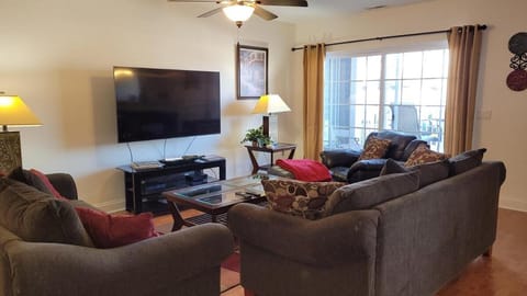 TV and multimedia, Living room, Seating area, Evening entertainment