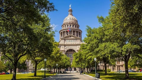 Amazing 4BR Family Retreat 10 Min to Downtown House in Austin