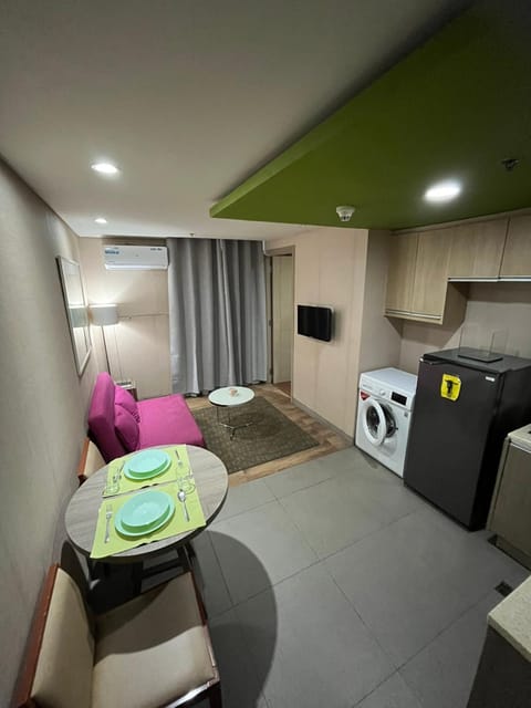 Living room, Seating area, Dining area, washing machine
