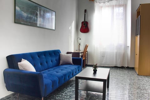 Vela Apartment - 200 mt Porto Apartment in Livorno