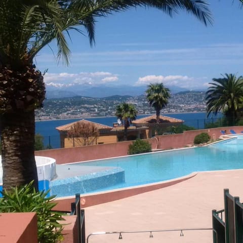 Appartement 6 personnes - vue mer Baie de Cannes - Théoule sur mer - BESNARD Apartment in Mandelieu-La Napoule