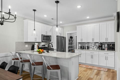 3King 2Q waterfront Villa Near golf Beach Barefoot House in North Myrtle Beach