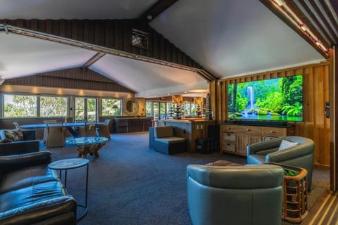 Kauri Springs Lodge still the same beautiful place but so so much better Villa in Auckland Region