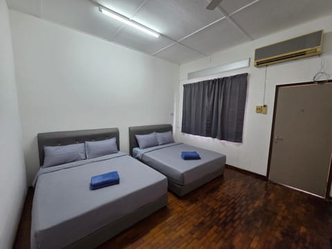 Bed, Photo of the whole room, Bedroom, towels, air conditioner