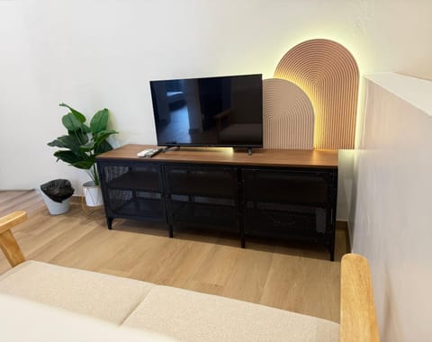 Communal lounge/ TV room, TV and multimedia, Living room, Seating area