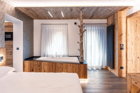 Hot Tub, Photo of the whole room