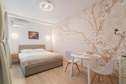 Seating area, Dining area, Bedroom